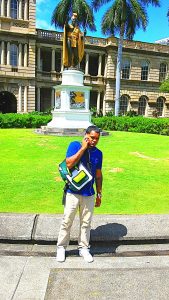 2d-backpack-green-statue